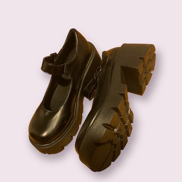 COPY - Platform, Mary Jane shoes. Vintage style, from SHEIN. Size 7.5.🖤 - Picture 4 of 5